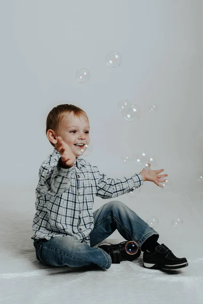Little boy playing with soap bubbles — Stock Photo, Image