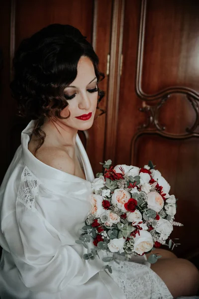 Boudoir Morgen der schönen Braut. — Stockfoto