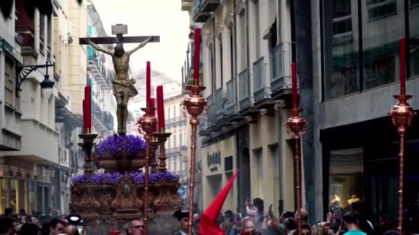 西班牙格拉纳达 4月17日 2019 格拉纳达圣周游行 相信朝圣者跟随基督 西班牙的复活节4K — 图库视频影像