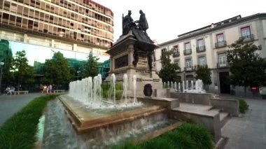 24 Mayıs 2020, Granada, İspanya. Granada Katolik Bölgesi Isabella 'nın akşam manzarası. Kristof Kolomb Anıtı