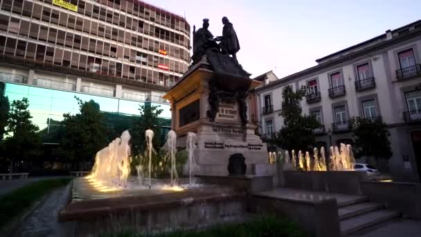 24. Mai 2020: Granada, Spanien. Abendliche Ansicht von Isabella, der katholischen Gegend von Granada. — Stockvideo