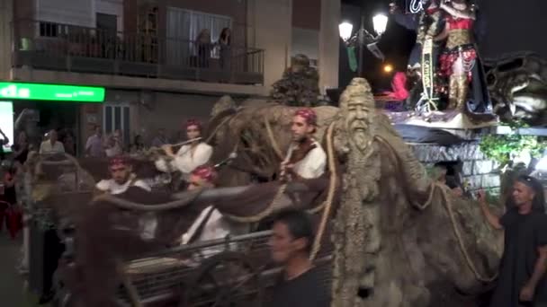 Guardamar, Costa Blanca, İspanya - 20 Temmuz 2019: The Moors and Christian şenlikleri Sant Jaume onuruna. — Stok video