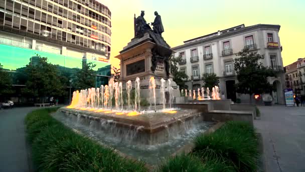 24 Mei 2020: Granada, Spanyol. Malam hari dari Isabella Wilayah Katolik Granada. — Stok Video