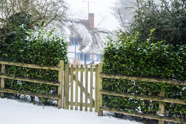 Winter Snow Covered Thatched Cottage England — Stock Photo, Image