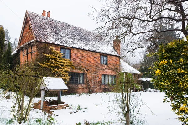 Inverno Neve Coberta Casa Palha Inglaterra — Fotografia de Stock