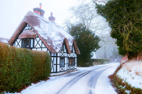 Winter Snow Covered Thatched Cottage England — Stock Photo, Image