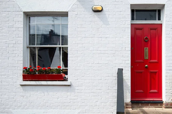 Προβολή Ενός Όμορφου Σπιτιού Εξωτερική Και Μπροστινή Πόρτα Στην Αγγλία — Φωτογραφία Αρχείου