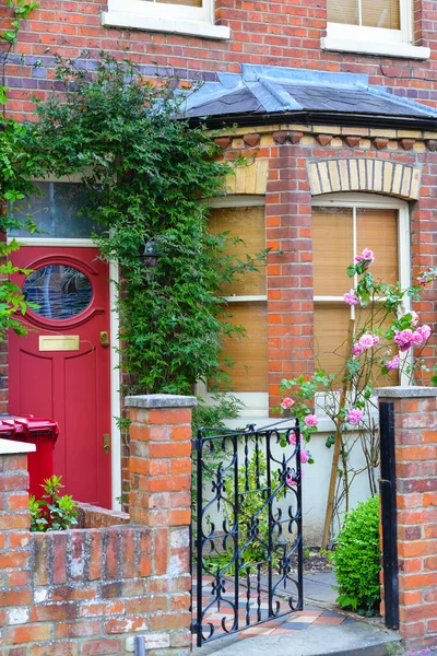 Vista Uma Bela Casa Porta Exterior Frente Inglaterra — Fotografia de Stock