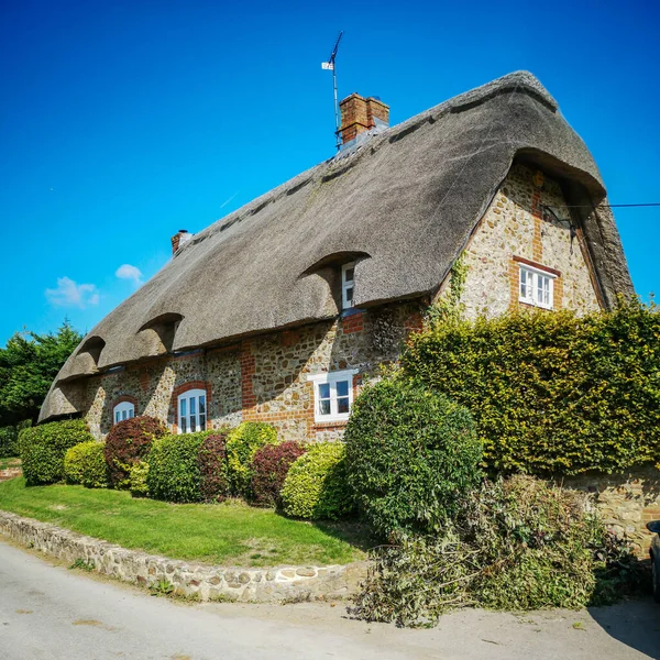 Thatched Cottage Engels Dorpshuis — Stockfoto