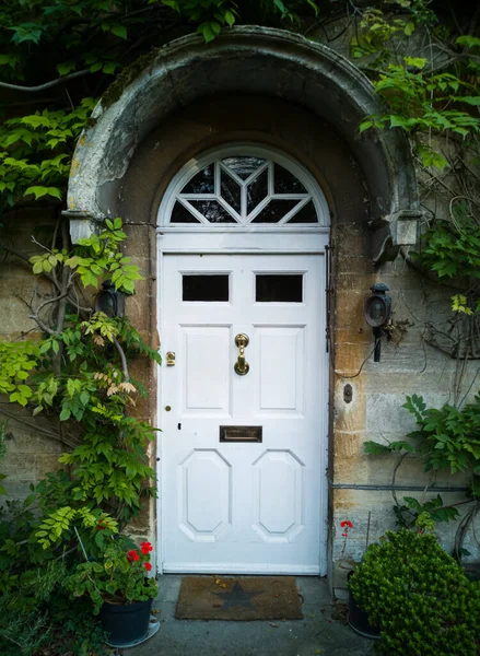 Pohled Krásný Dům Exteriér Přední Dveře Anglii — Stock fotografie