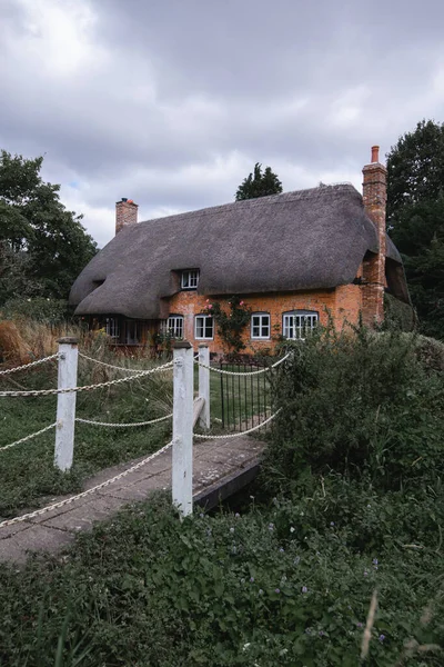 Thatched Cottage English Village House — Stock fotografie