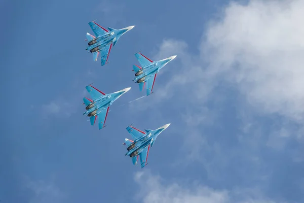 Moscow Russia Kubinka airfield 2020 년 8 월 30 일 : Russian Knights aerobatics flight at the International Forum Army — 스톡 사진