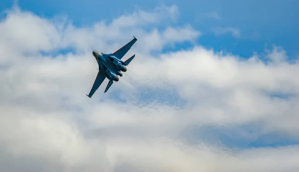 Kubinka, Moskova Bölgesi, Rusya - 30 Ağustos 2020: Su-30SM NATO kod adı: Rus şövalyelerinin Flanker-C jet savaşçısı — Stok fotoğraf