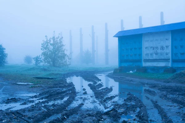 Mgła Brud Rozbita Droga Rosyjskiej Strefie Przemysłowej — Zdjęcie stockowe