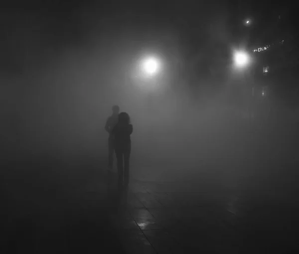 Dua Kota Berkabut Malam Hari — Stok Foto