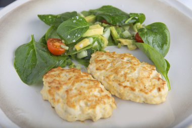 Tavuk Pirzola whith yeşil salata