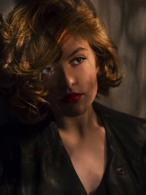 Genç kadın modeli renk portre