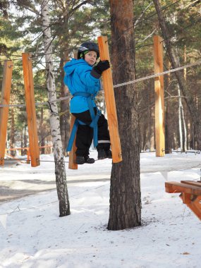 Küçük çocuk dağcılık