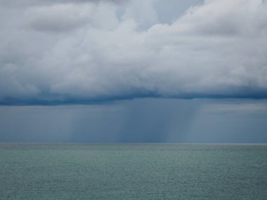 Mesafe yağmur ile Seascape
