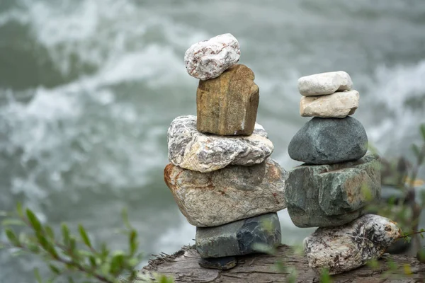 Балансирующие камни в равновесии . — стоковое фото