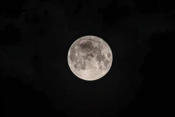 Imagen detallada de la luna llena . —  Fotos de Stock