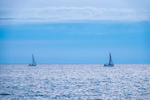 Two Sailing Yachts Blue Calm Sea Yachts Peaceful Waters — Stock Photo, Image