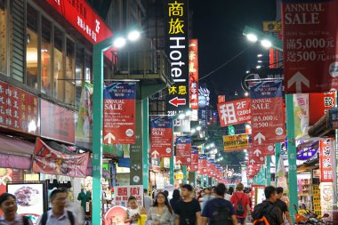Ximending, Taipei, Tayvan - 7th Kasım 2018: Gece sahne Ximending, mahalle ve alışveriş bölgesinin Wanhua Taipei bölge.