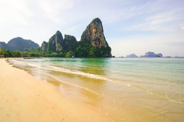 Güzel kumlu tropikal plaj