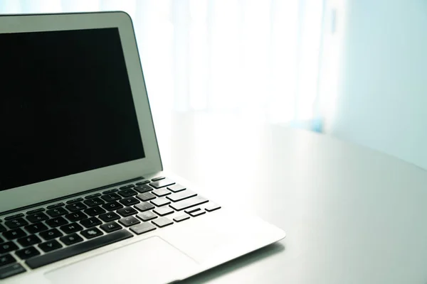 Irodai Íróasztal Windows Háttérben Laptop — Stock Fotó