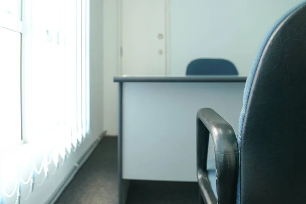 Environnement Bureau Avec Fauteuil Bureau Blanc Côté Des Fenêtres — Photo