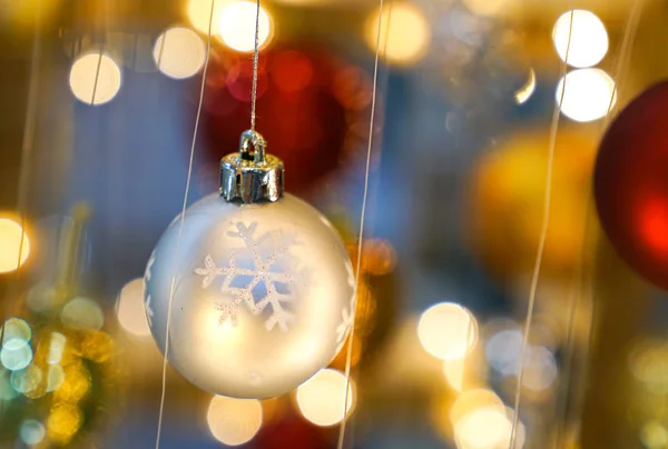 Fondo de Navidad - chucherías y luz — Foto de Stock