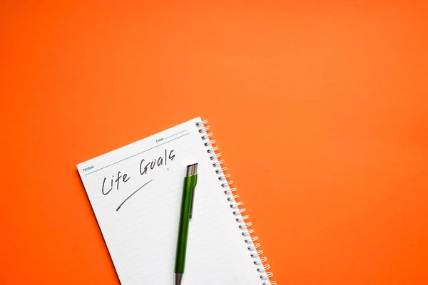 Livet mål Hand Skrivet den anteckningsbok med grön penna — Stockfoto
