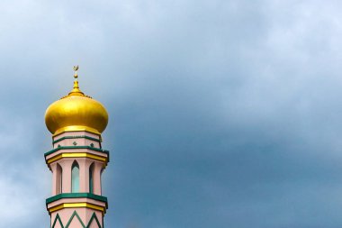Güzel bir caminin minaresi