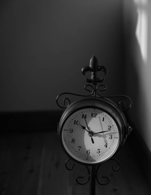 Zaman kavramı: klasik bir retro saat 