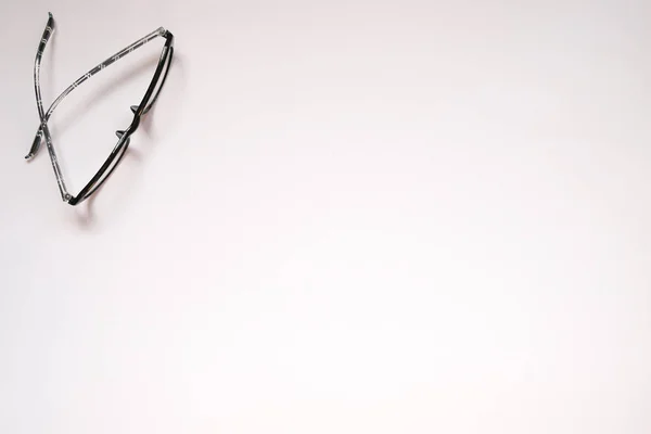 Copy space : White background with reading glasses on the side — Stock Photo, Image