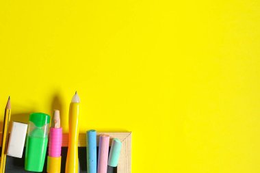 Eğitim ve okul kavramı geri: düz Kırtasiye yatıyordu