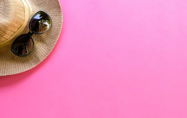 Beach hat with sunglasses — Stock Photo, Image