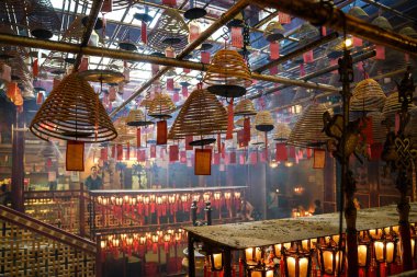 Sheong Wan, Hong Kong Adası'ndaki Man Mo tapınağının içi