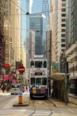 Hong Kong Tramvay otobüsü, Hong Kong Adası'nda çalışıyor.
