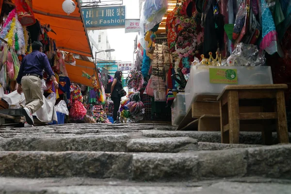 Calle Pottinger, una antigua calle con losas de piedra o granito ston —  Fotos de Stock