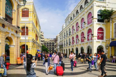 Macao, Çin 'deki Senado Meydanı. Ünlü turistler dönüm.