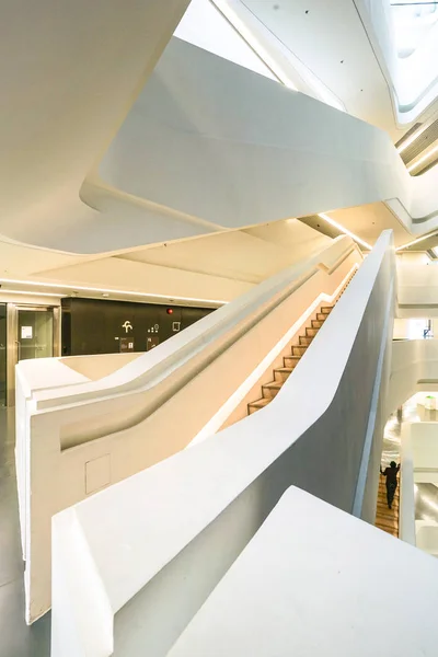 O interior do Jockey Club Innovation Tower, Hong Kong . — Fotografia de Stock