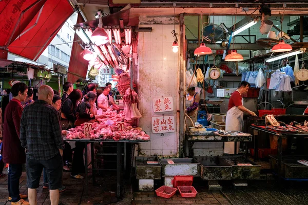 Obchody s řezníkem a rybami v Hongkongu. — Stock fotografie