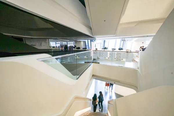 El interior de Jockey Club Innovation Tower, Hong Kong . —  Fotos de Stock