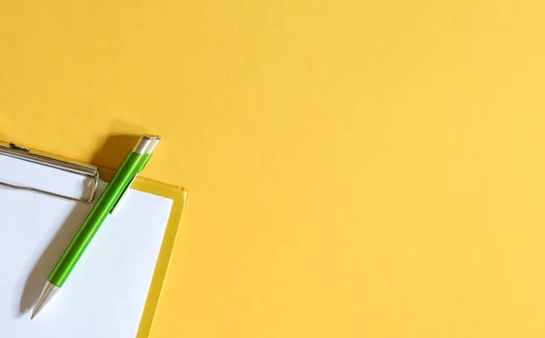 Blick auf den Schreibtisch — Stockfoto