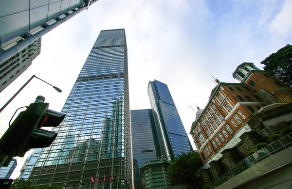 Высокие офисные здания и небоскребы на острове Гонконг — стоковое фото