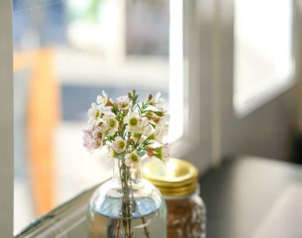 Vase of flowers on a table at a restaurant next to windows, Copy — Stock Photo, Image