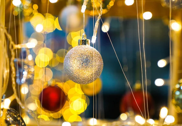 Fondo de Navidad - chucherías y luz — Foto de Stock