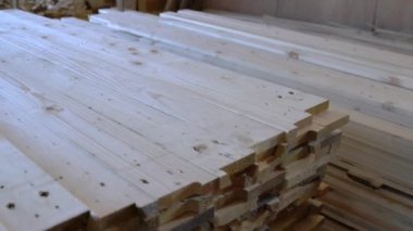 Depo ya da çam ağacından yapılmış bir depo. Kaydırma atışı.