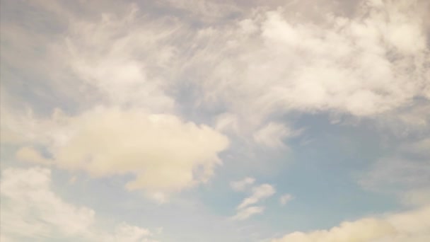 Timelapse Nubes Movimiento Cielo Azul Nubes Blancas Esponjosas Hinchadas Que — Vídeo de stock